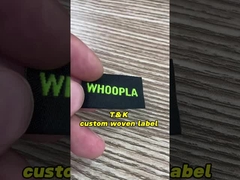 Pakaian yang disesuaikan Kain bordir Label kerah Pakaian yang disesuaikan Logo bordir Tag Dukungan Cus