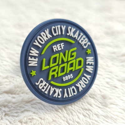 Pabrik Custom 3D Soft PVC Silicon Karet Pakaian Merek Logo Label Badge untuk Pakaian Label Penggunaan