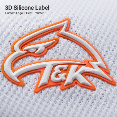 Warna khusus termasuk Pantone Gold Silver dan Glow in the Dark Label Transfer Panas 3D Silicone yang bisa dicuci untuk pakaian